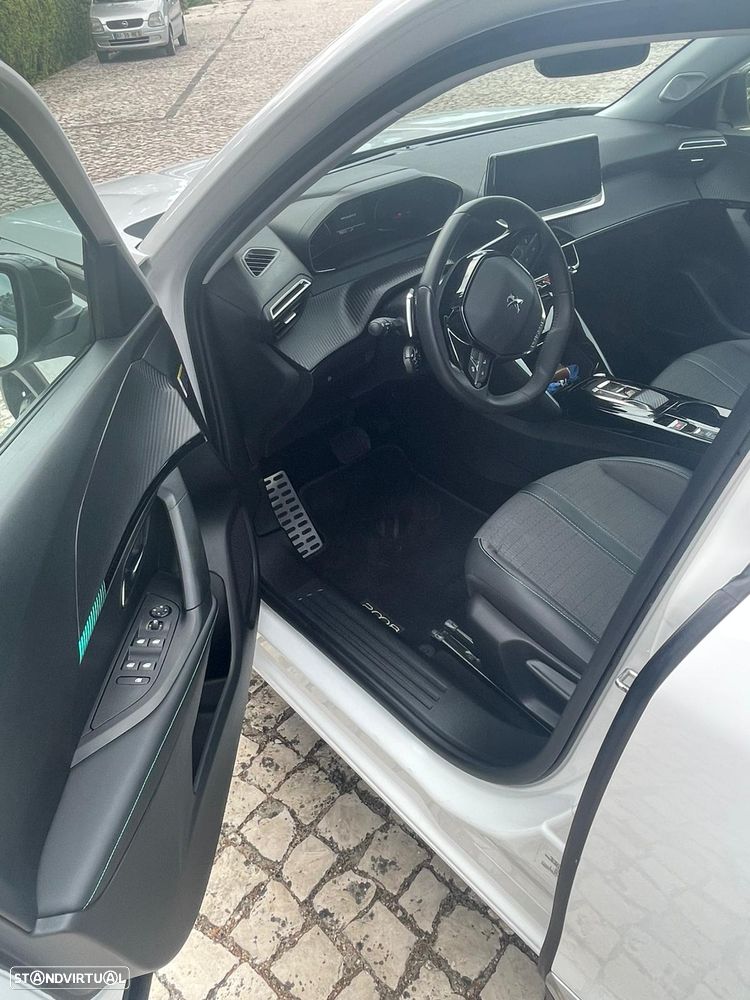Peugeot 2008 1.2 PureTech Allure EAT8 — fotografia 8