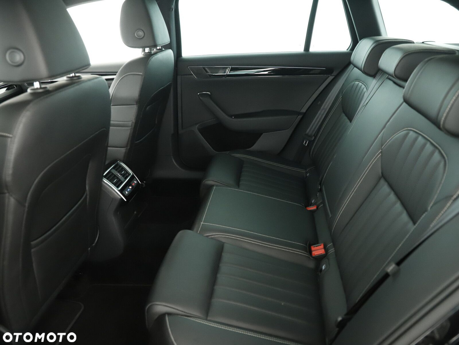 Skoda Superb 2.0 TDI SCR L&K DSG - 13