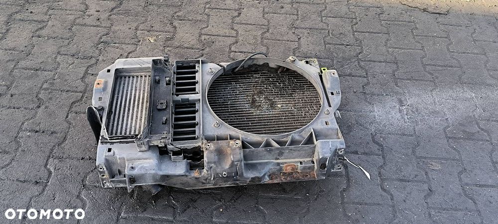PAS PRZEDNI CHŁODNICE PEUGEOT 407 - 2
