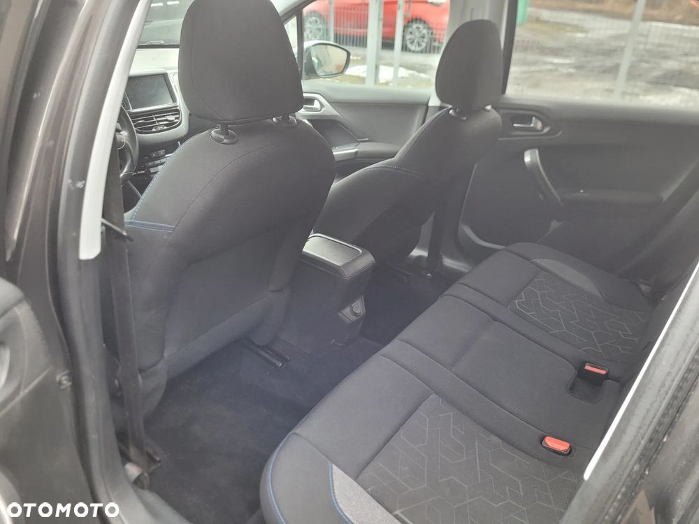 Peugeot 2008 1.2 Pure Tech GPF Style S&S - 7