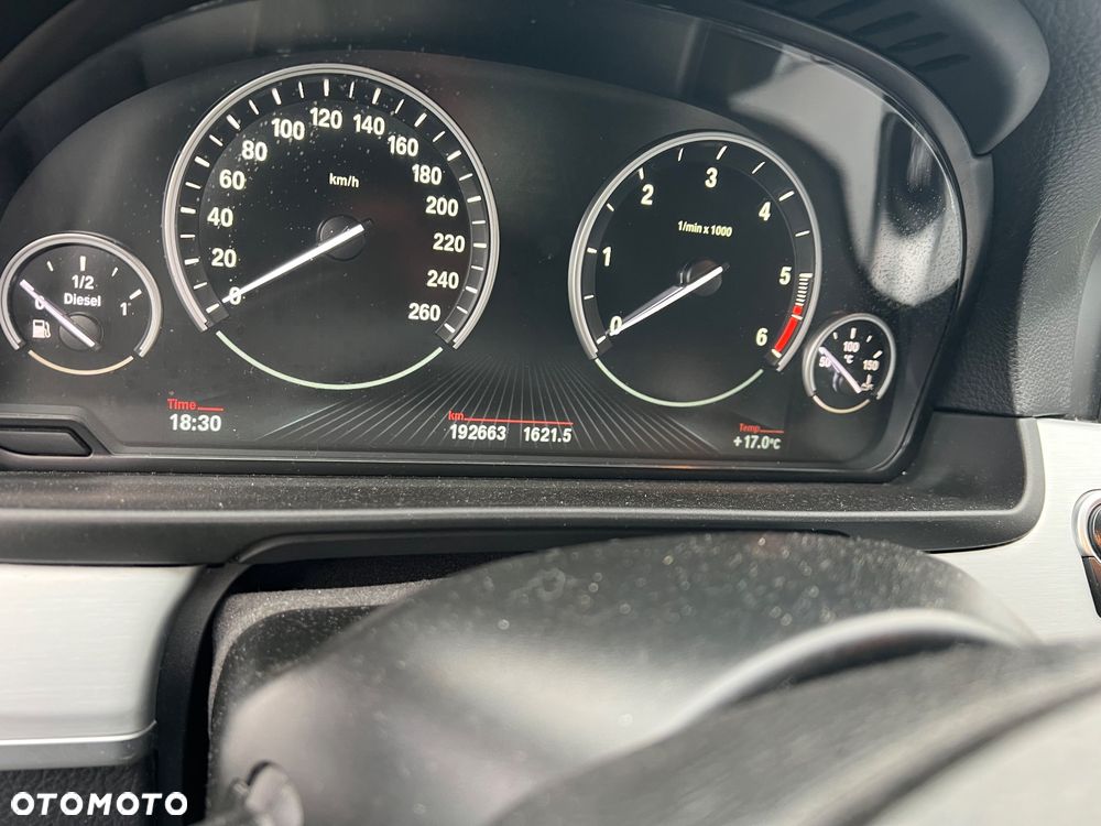 BMW Seria 5 525d - 13