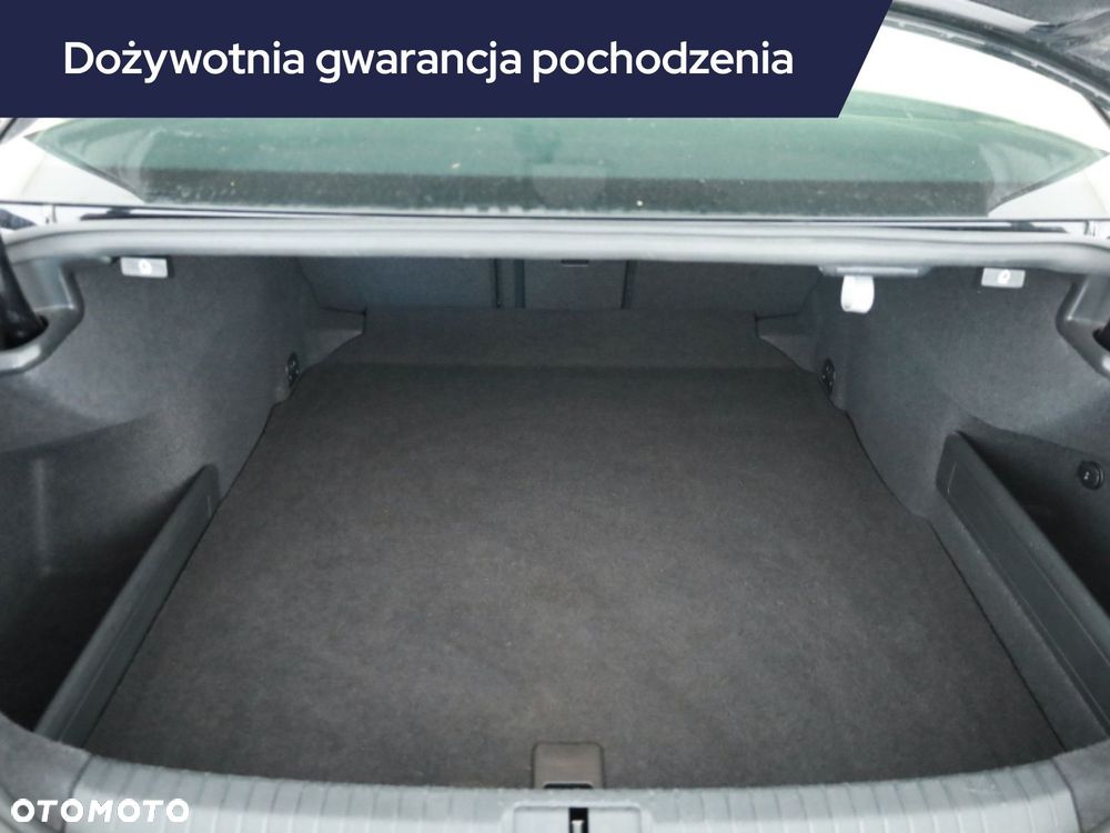 Volkswagen Passat - 13