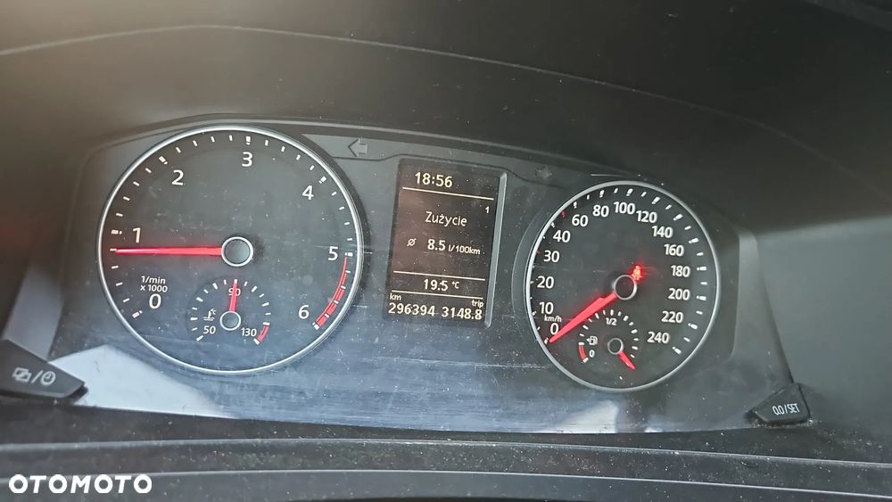 Volkswagen Caravelle - 9