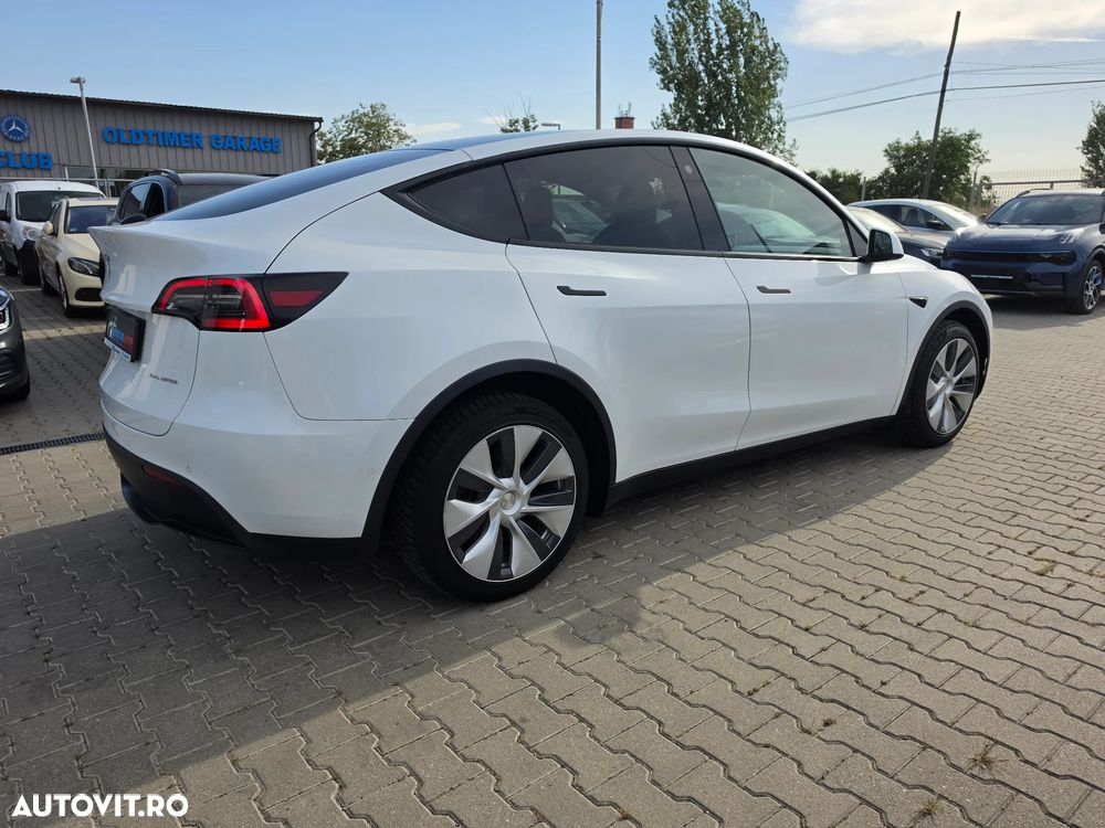 Tesla Model Y - 4