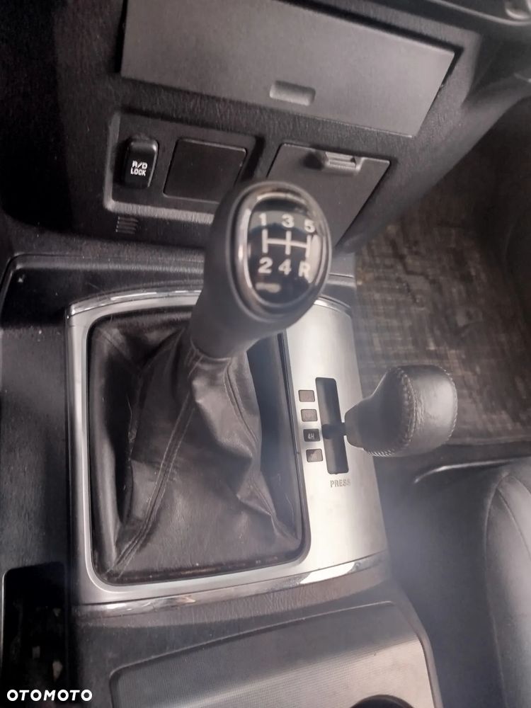 Mitsubishi Pajero - 17