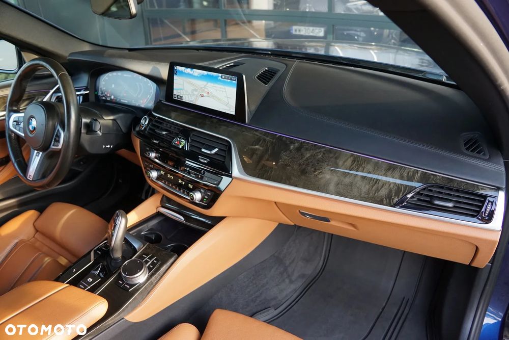 BMW Seria 5 M550i xDrive sport - 37