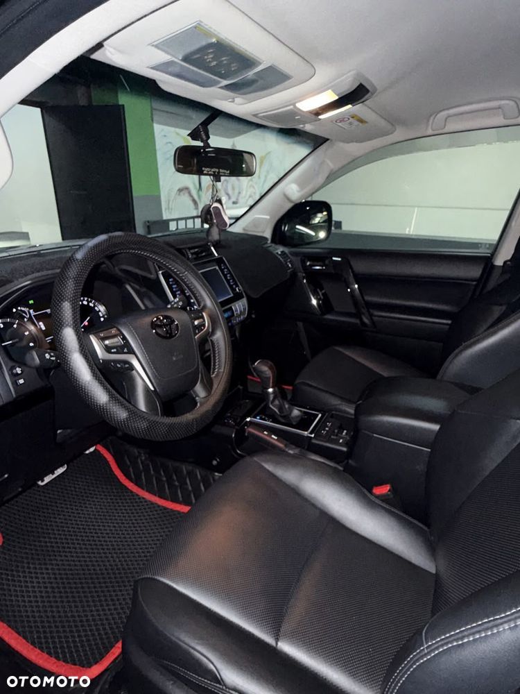 Toyota Land Cruiser - 10