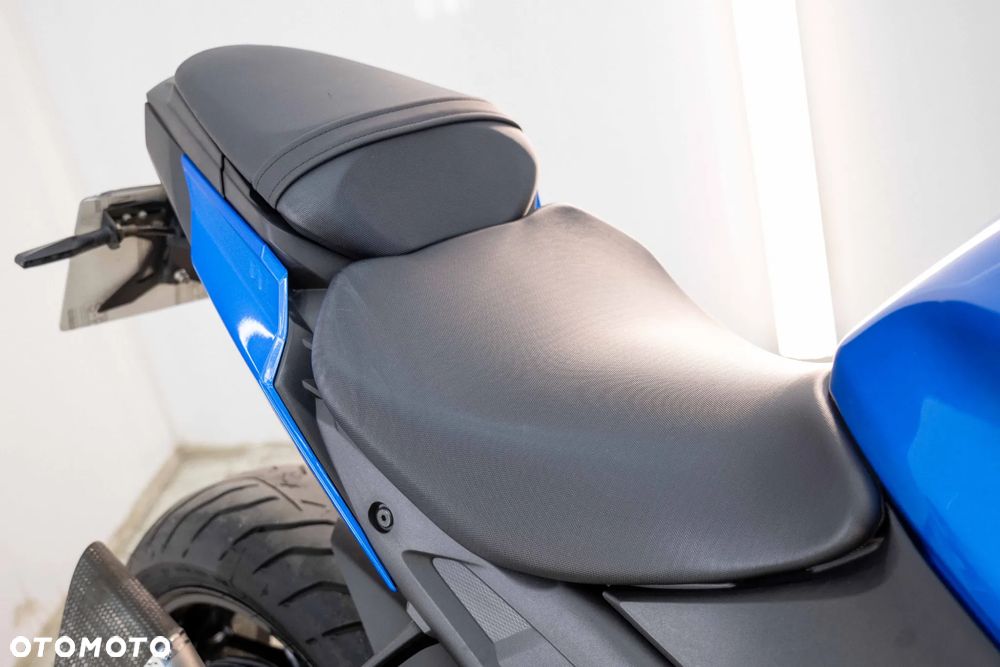 Suzuki GSX - 20