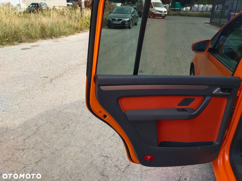 Volkswagen Touran - 10