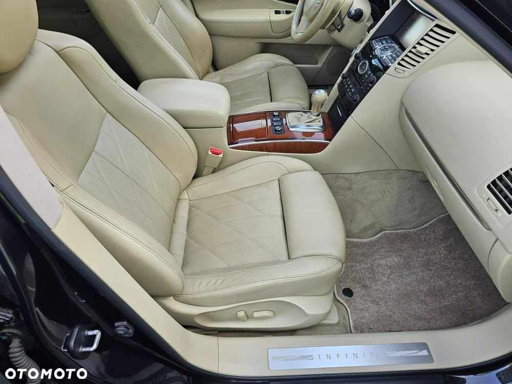Infiniti QX70 - 35