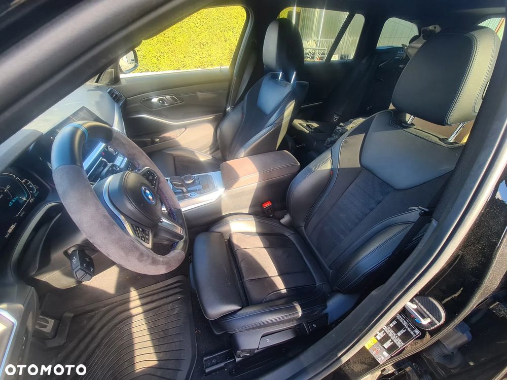 BMW Seria 3 330e xDrive M Sport - 14