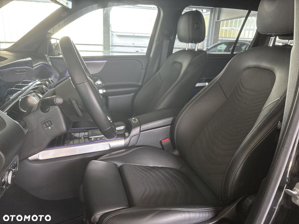 Mercedes-Benz GLB - 16