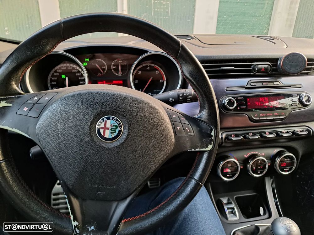 Alfa Romeo Giulietta 2.0 JTDM Distinctive - 4