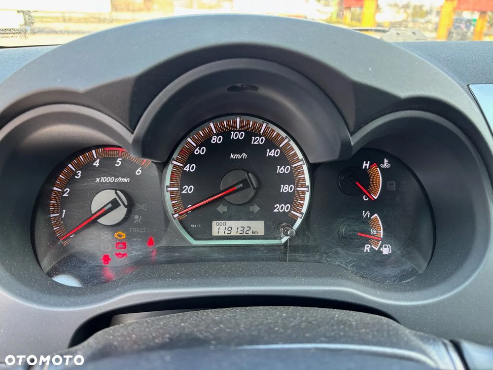 Toyota Hilux 2.5 D-4D SR5 - 29