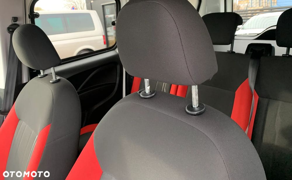Fiat DOBLO MAXI SX DYNAMIC+ KOMBI VAN MINIBUS WZMOCNIONY 5cio osobowy N1 Homologacja cięż. HAK wpinany, Bagażnik dachowy, Alarm, Parktroniki, Halogeny, Podgrzewane fotele, Koła 16' MOCNY SILNIK 1.6 MultiJet, Emisja spalin Euro6, Skrzynia biegów 6cio stopniowa! - 9
