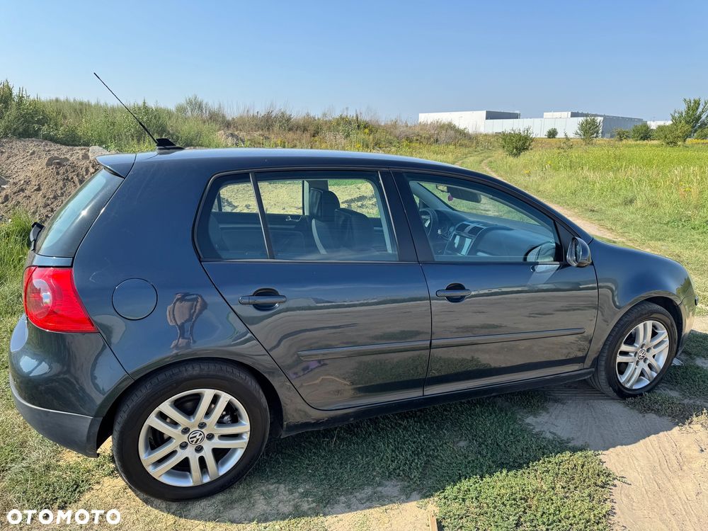 Volkswagen Golf V 1.9 TDI Comfortline - 2