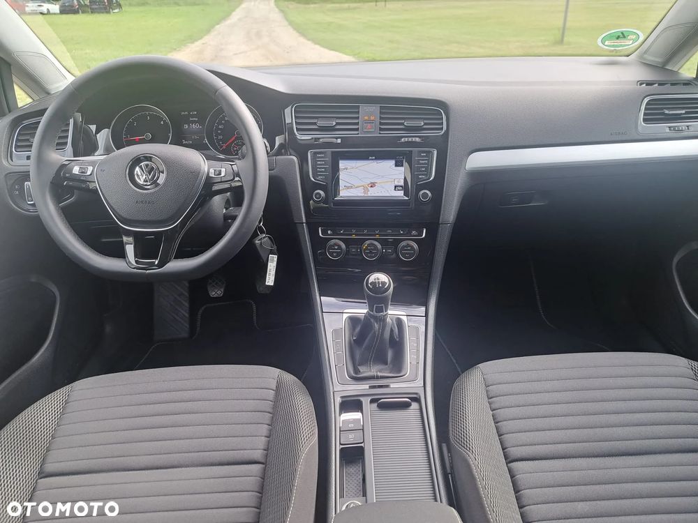Volkswagen Golf - 23