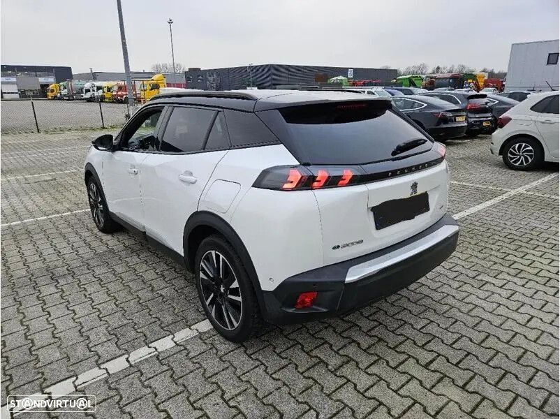 Peugeot e-2008 50 kWh GT - 4