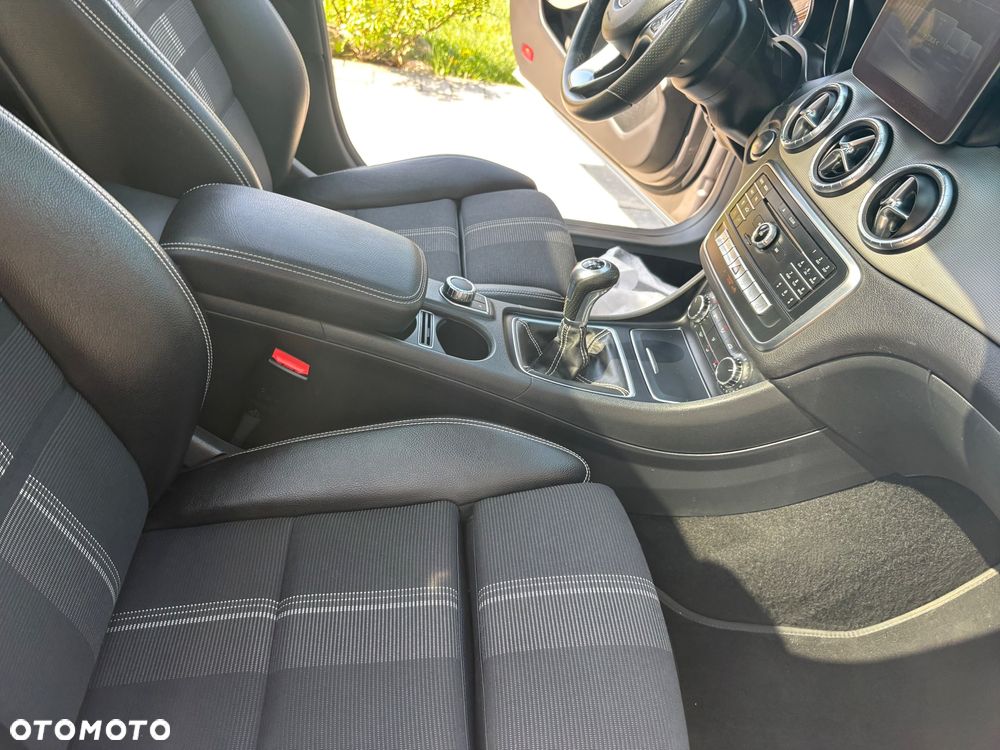 Mercedes-Benz CLA 180 SCORE - 38