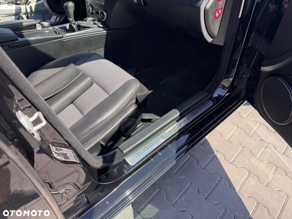 Mercedes-Benz Klasa C 180 Kompressor BlueEFFICIENCY Avantgarde - 29