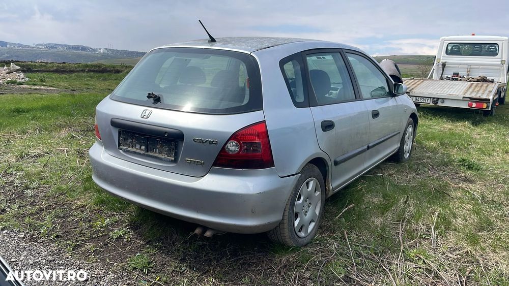 Dezmembrez piese Honda Civic - 3