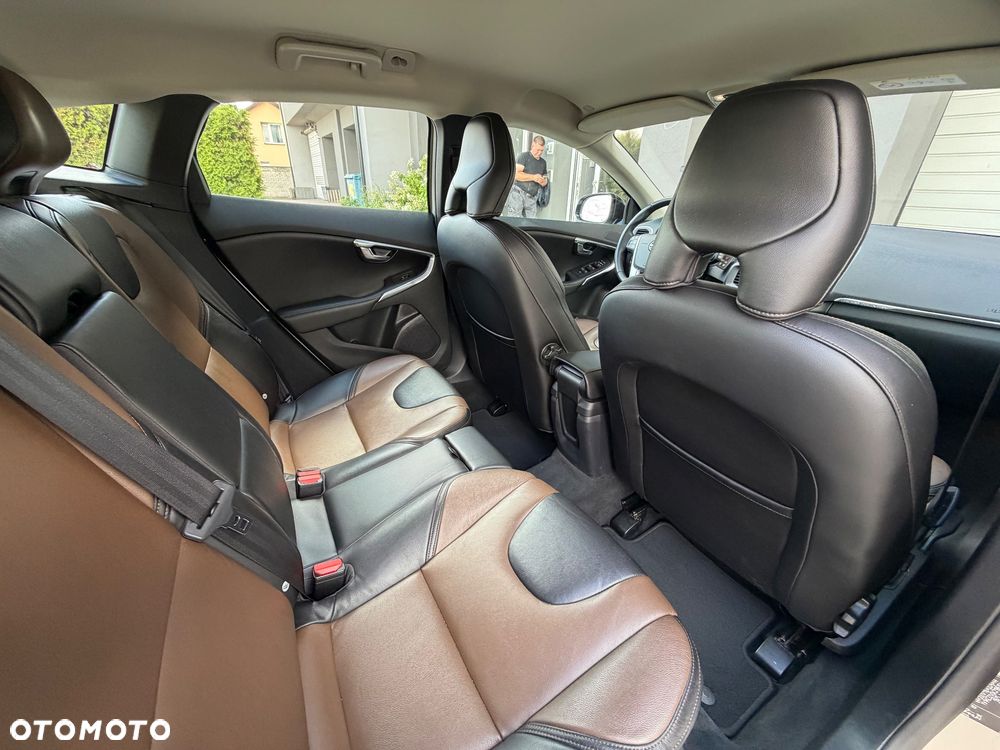Volvo V40 Cross Country T3 Drive-E Momentum - 11
