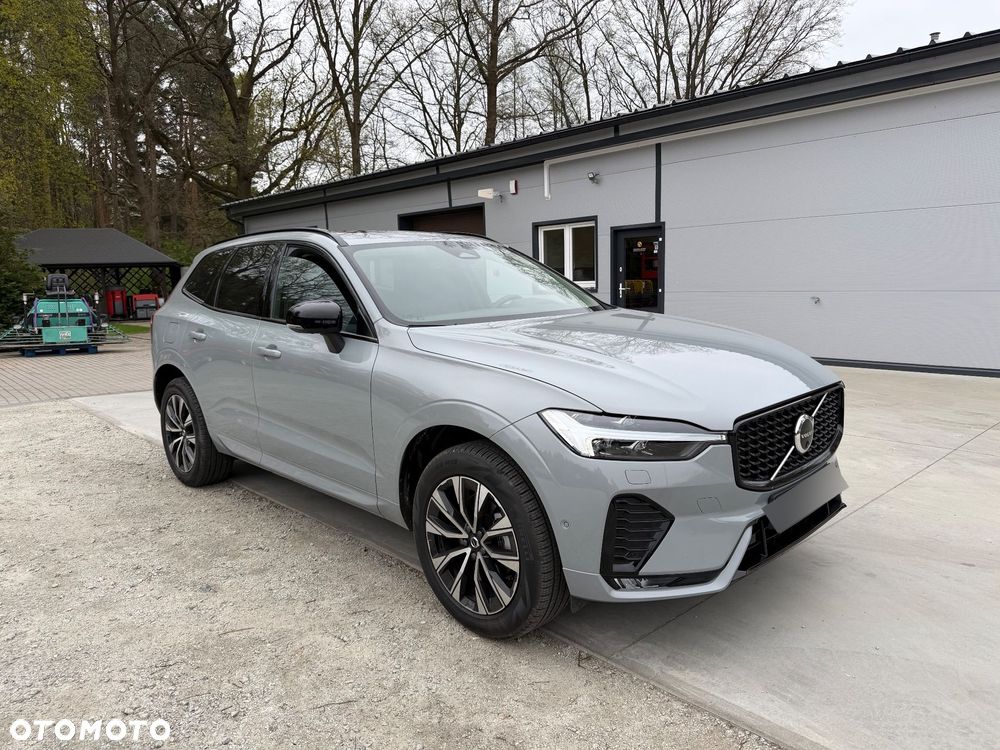 Volvo XC 60 B5 B AWD Plus Dark - 4