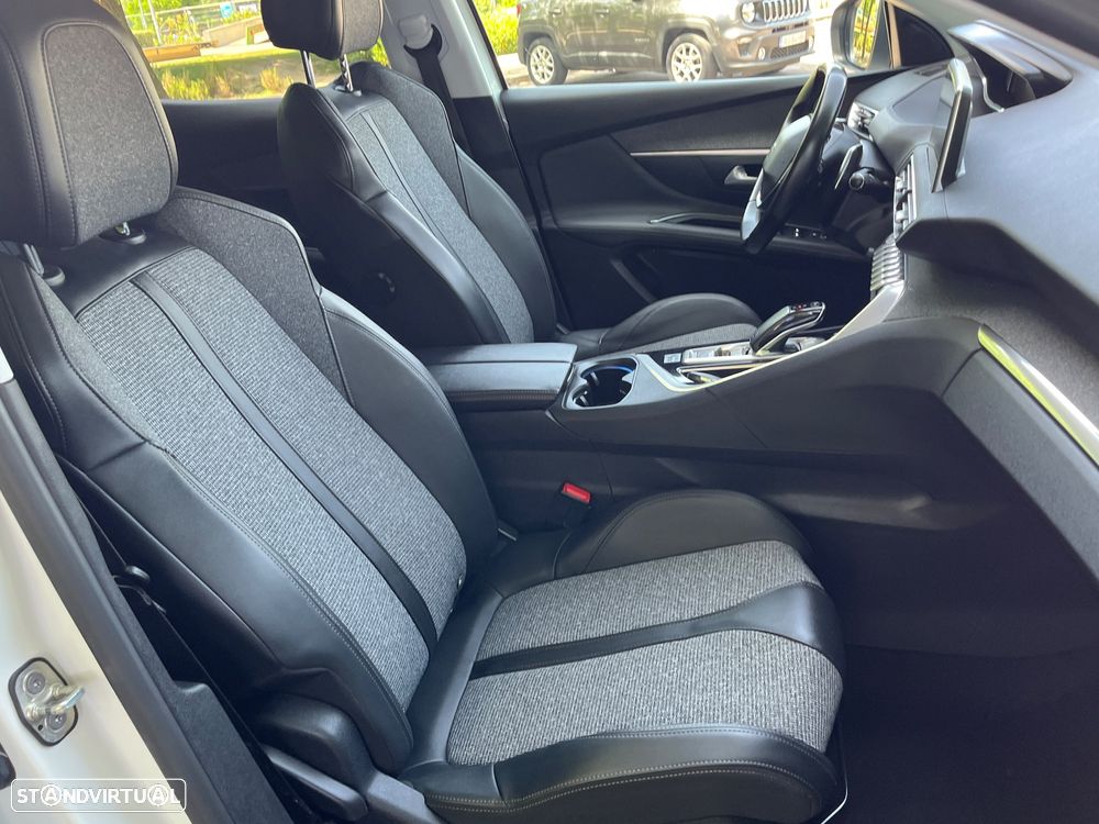 Peugeot 3008 PureTech 130 Stop & Start GPF EAT8 Allure Pack - 29