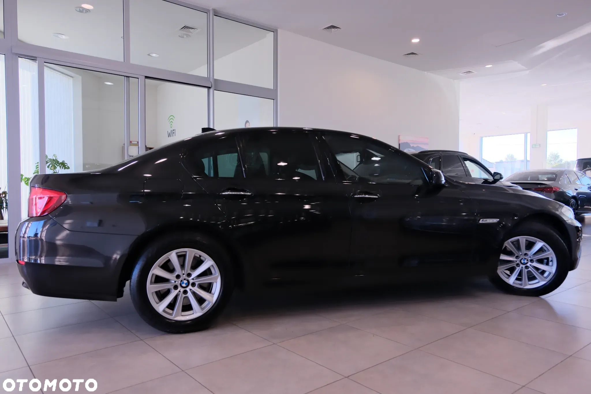 BMW Seria 5 523i - 9