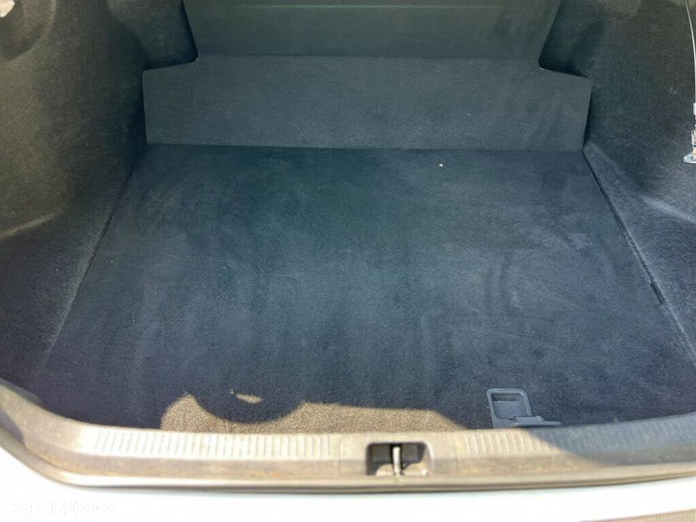 Toyota Camry 2.5 LE - 14