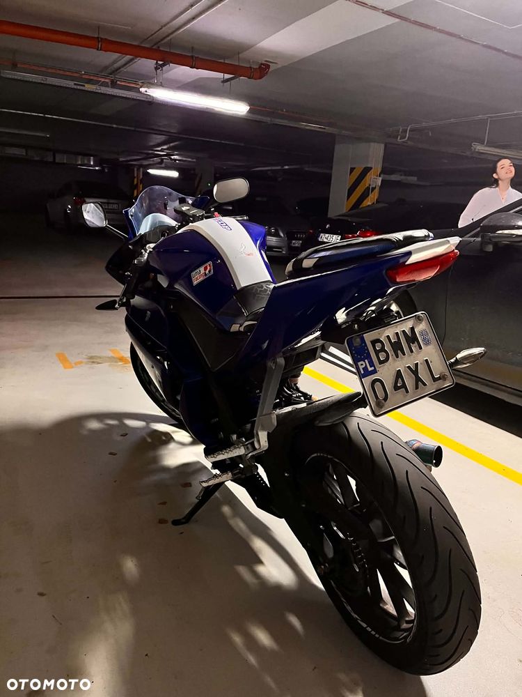 Yamaha YZF - 8
