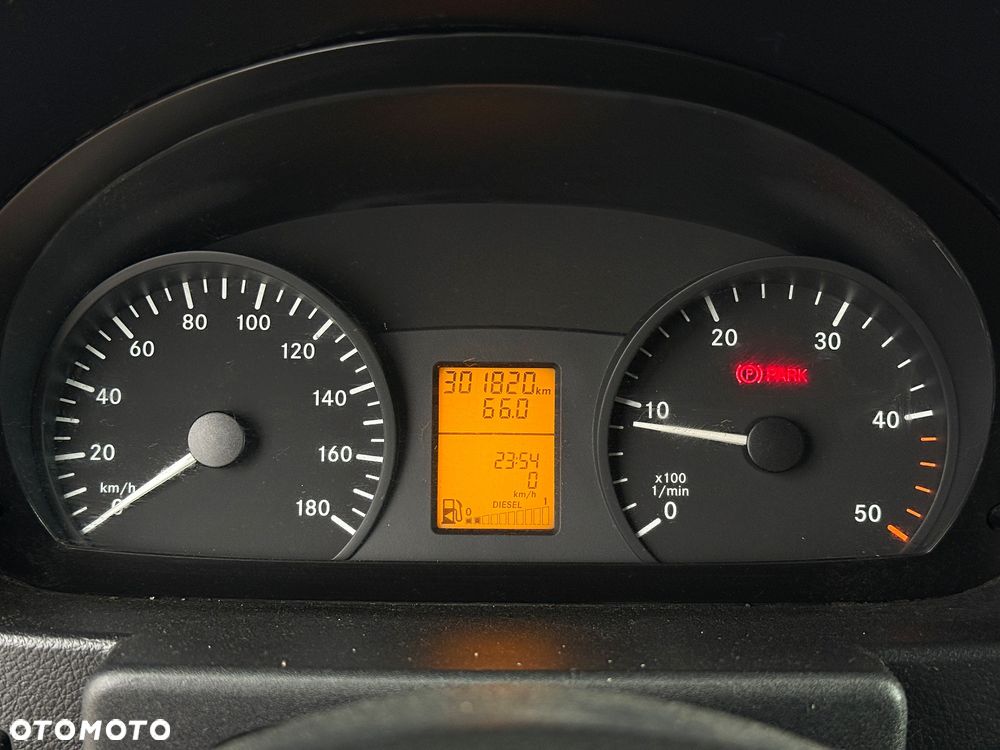 Mercedes-Benz Sprinter - 14
