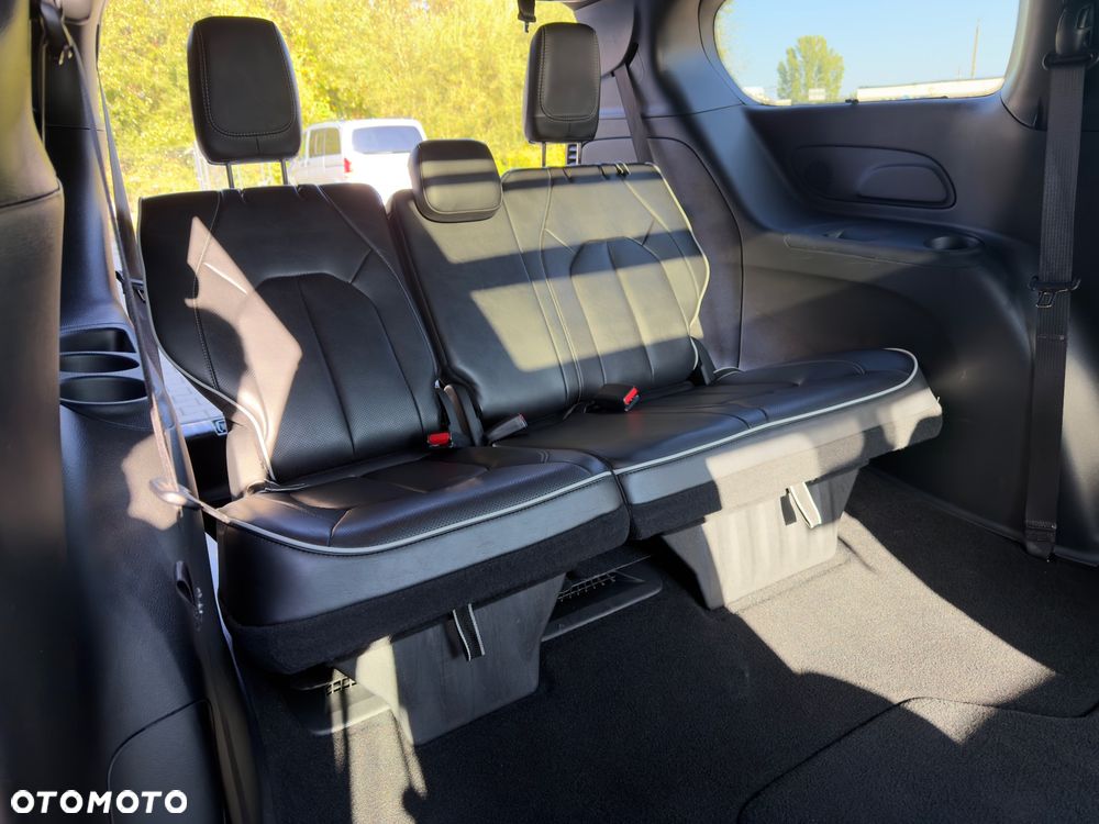 Chrysler Pacifica - 34