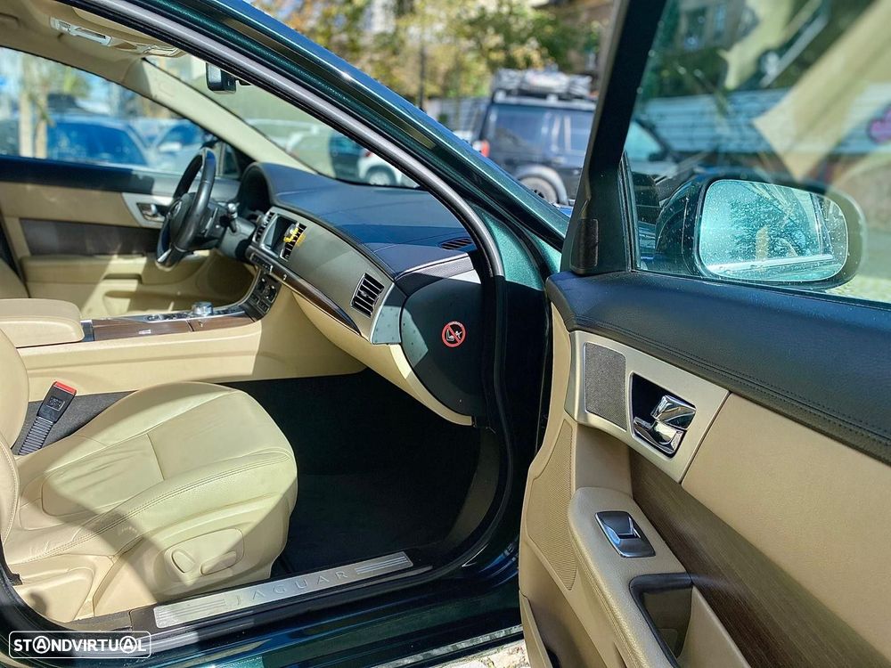 Jaguar XF 2.2 D Premium Luxury - 9