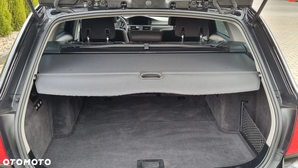 BMW Seria 3 318d Touring - 11