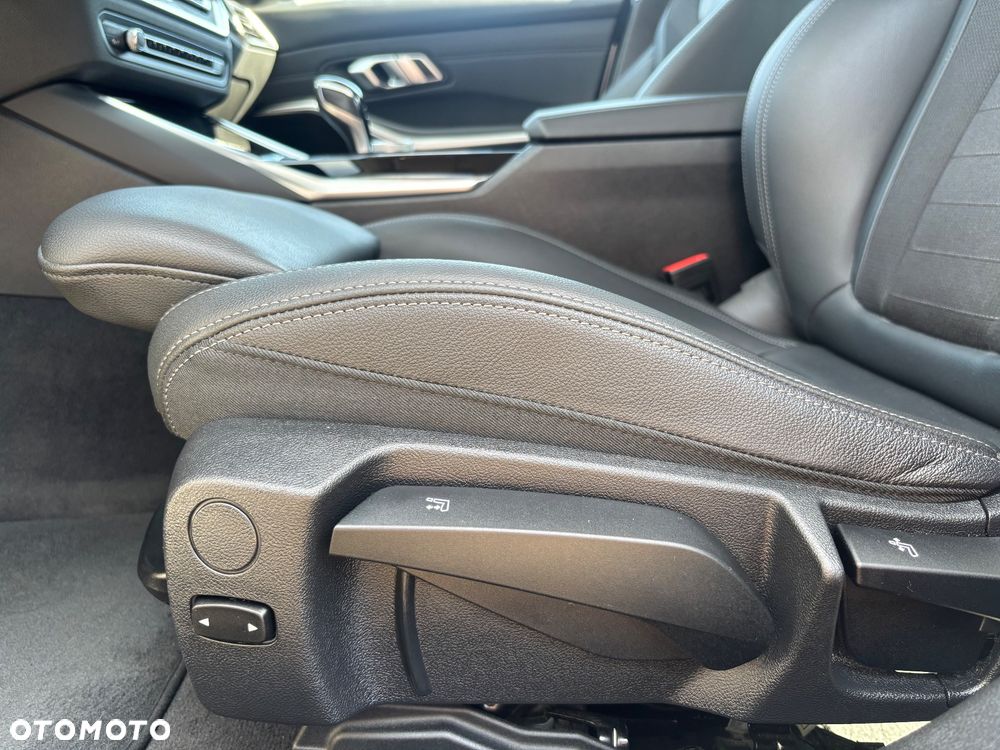 BMW Seria 3 318i Sport Line - 27