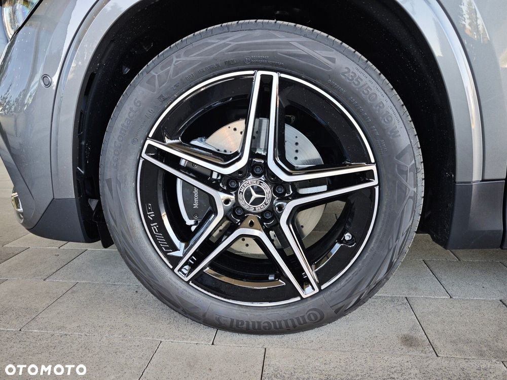 Mercedes-Benz GLA - 9