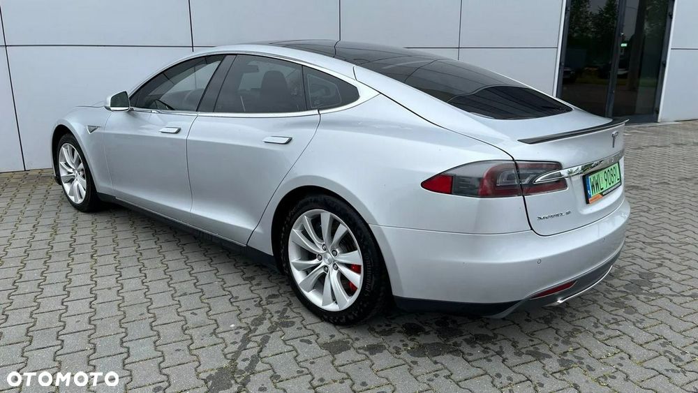 Tesla Model S D - 10