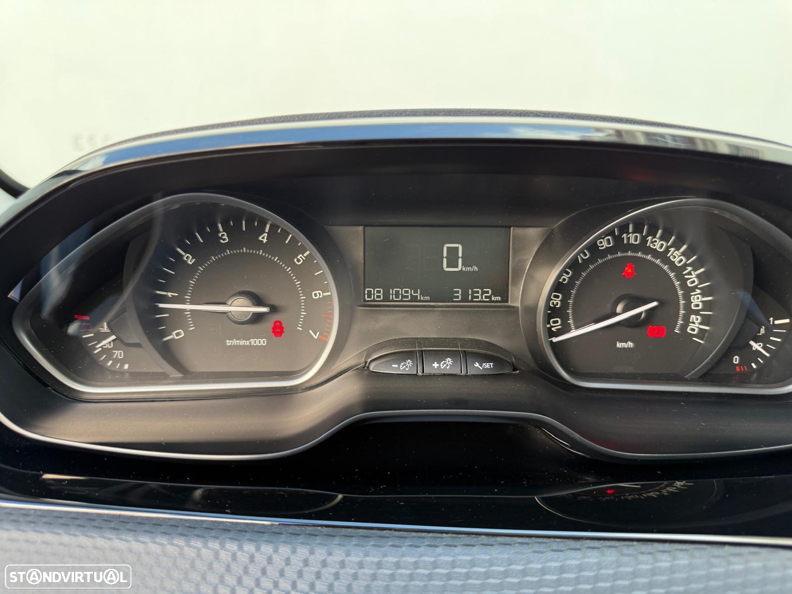 Peugeot 2008 1.2 PureTech Style - 8