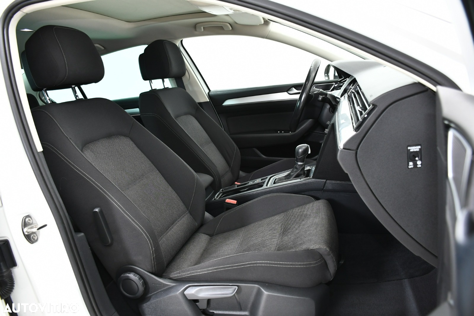 Volkswagen Passat - 11