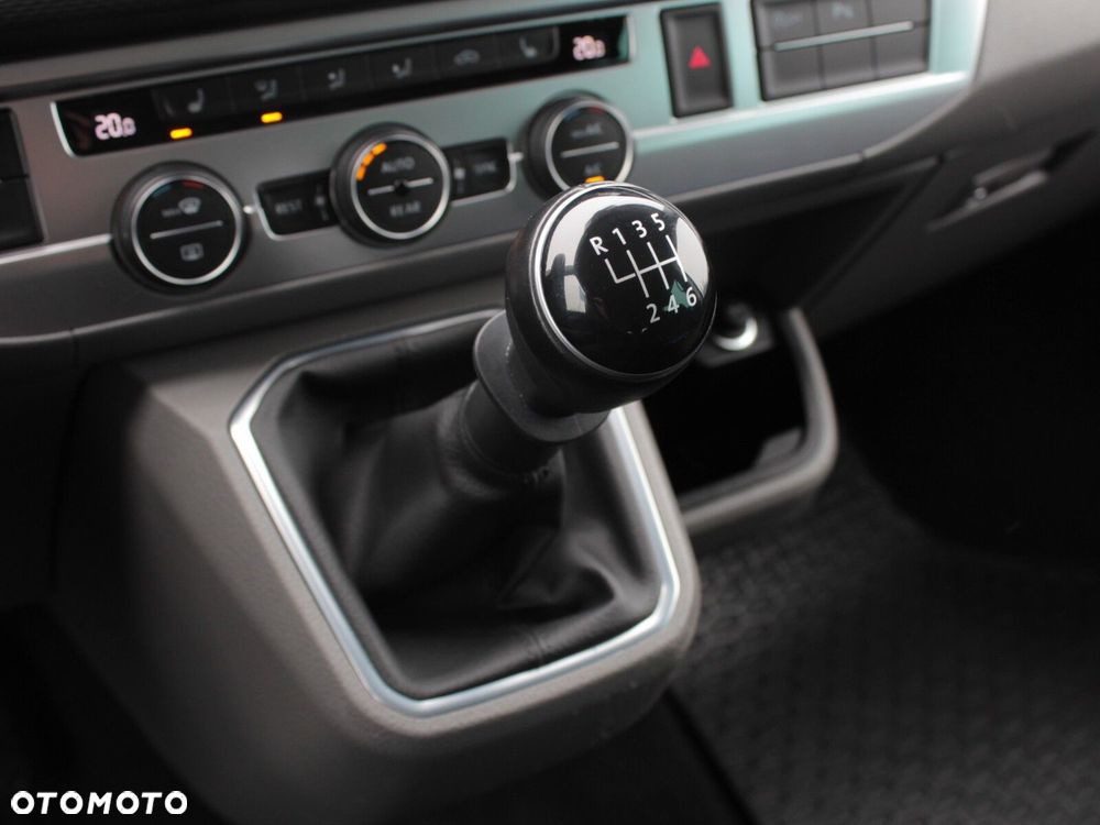 Volkswagen Caravelle - 27