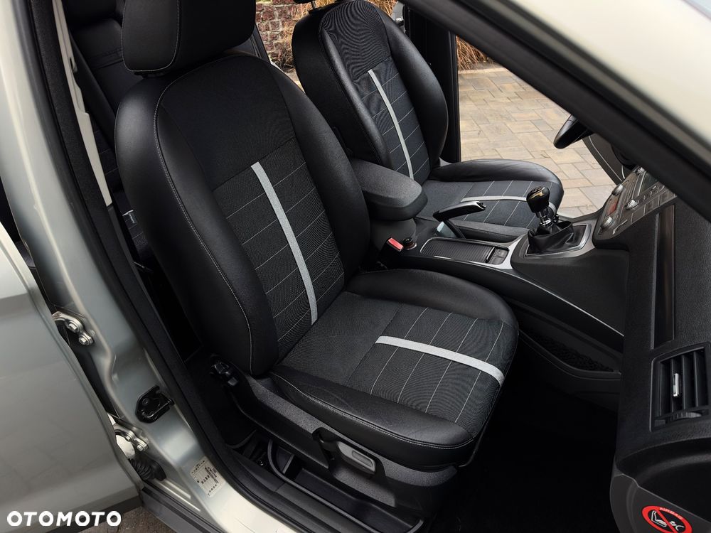 Ford Kuga 2.0 TDCi 2x4 Titanium - 22