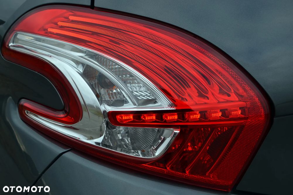 Peugeot 208 BlueHDi 100 GT Pack - 9