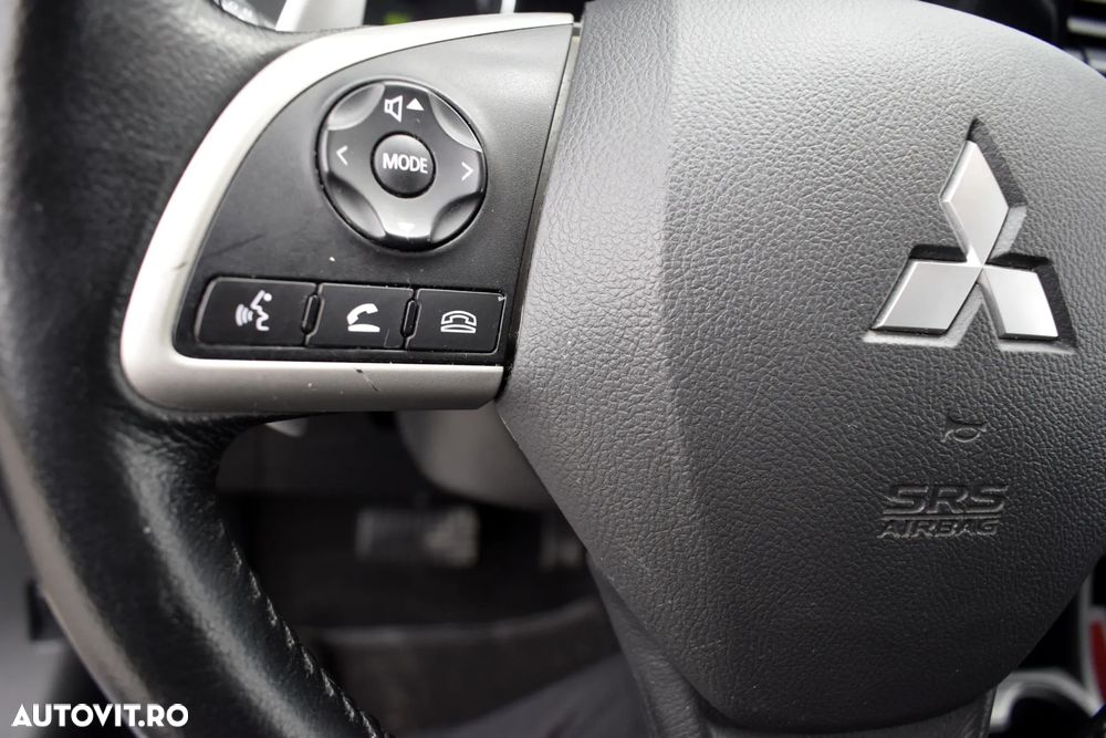 Mitsubishi Outlander 2.0 4WD Plug-In Hybrid Top - 19