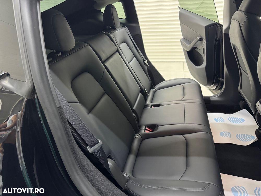Tesla Model Y Long Range Dual Motor AWD - 9