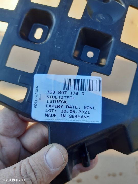 Prawy ślizg zderzaka przedniego VW Passat B8 3G0807178D mocowanie zderzaka VW Passat B8 - 2