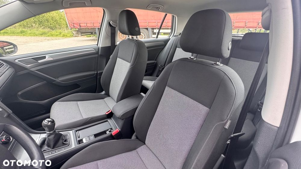 Volkswagen Golf 1.6 TDI BlueMotion Comfortline - 40