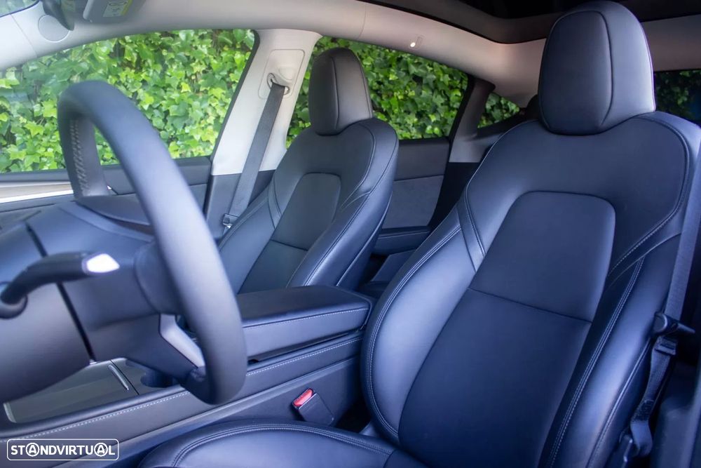 tesla model-y ver-long-range-tra-o-integral - 12