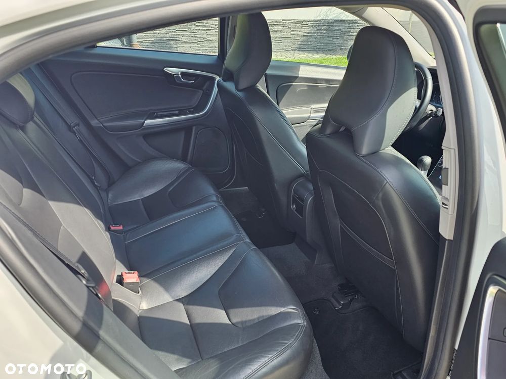 Volvo S60 D3 Business Edition - 3