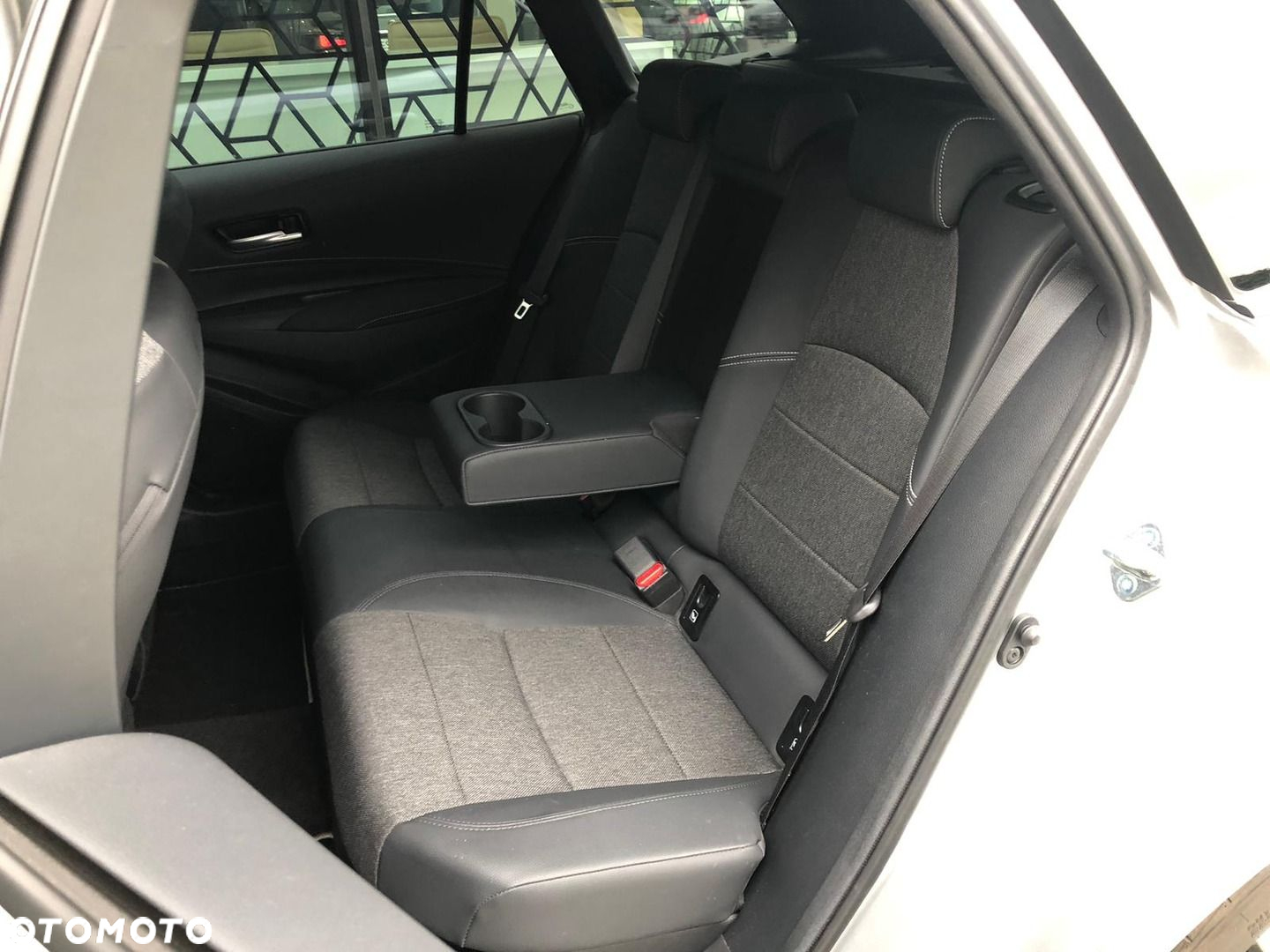 Toyota Corolla 1.8 Hybrid Style - 32